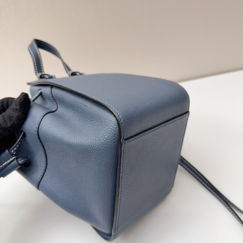 LOEWE 藍色牛皮hammock mini 手提包吊床包-12