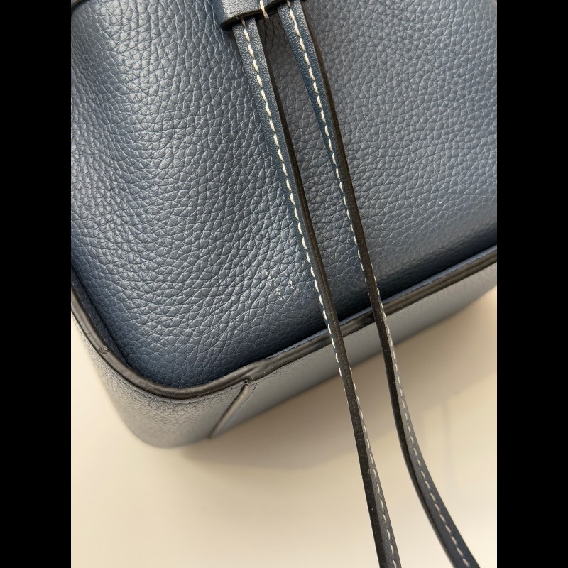 LOEWE 藍色牛皮hammock mini 手提包吊床包-14