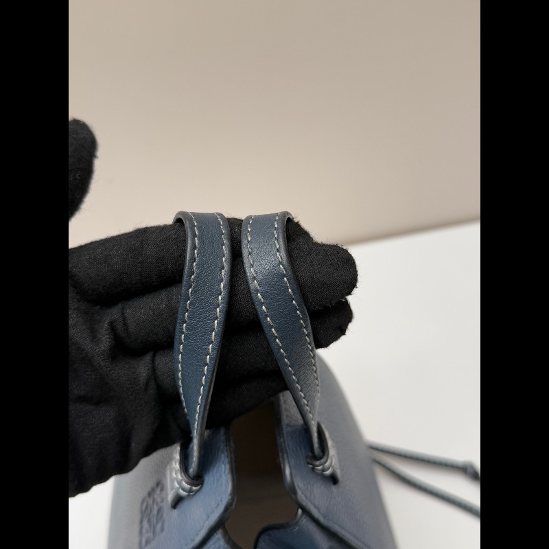 LOEWE 藍色牛皮hammock mini 手提包吊床包-19
