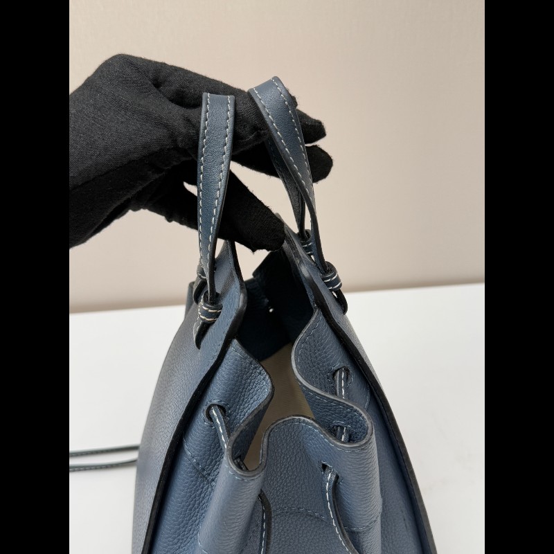 LOEWE 藍色牛皮hammock mini 手提包吊床包-20