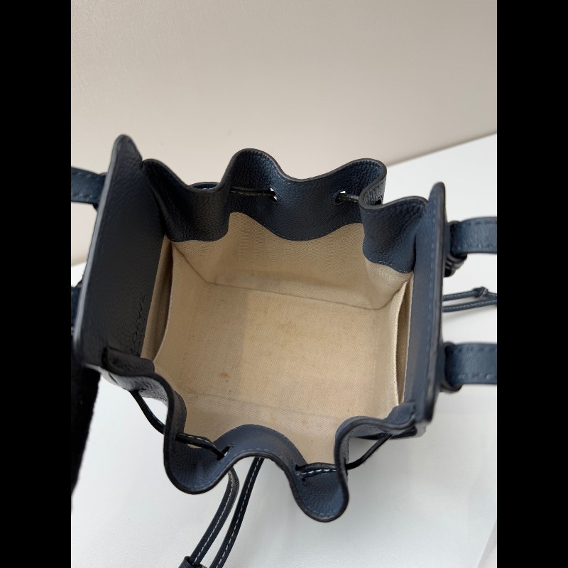 LOEWE 藍色牛皮hammock mini 手提包吊床包-25