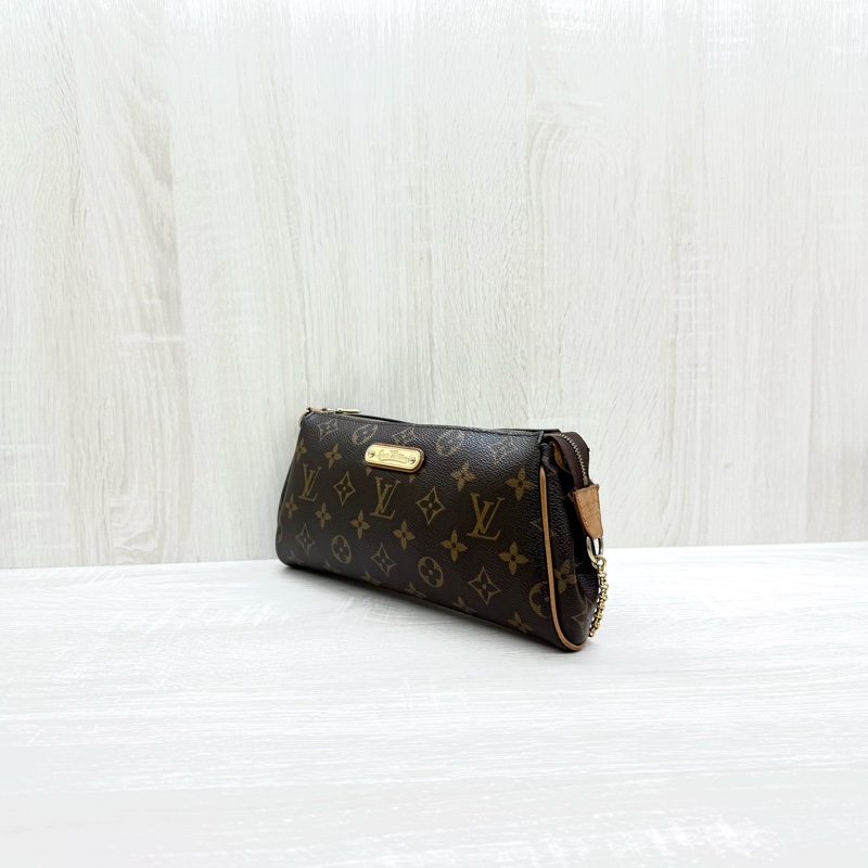 LV原花一字拉鍊小金牌兩用包-2