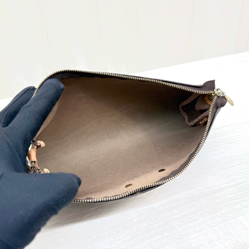 LV原花一字拉鍊小金牌兩用包-6