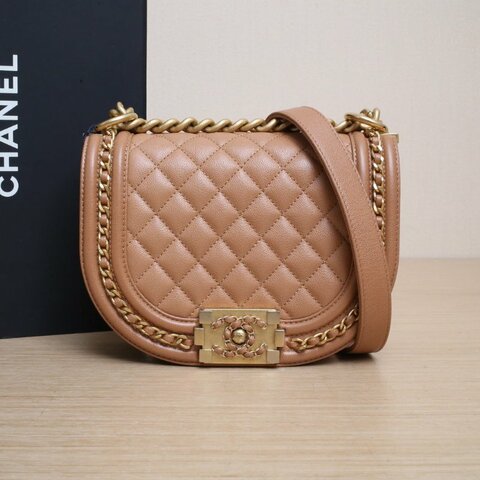 CHANEL 棕色荔枝牛皮晶片開金扣Leboy馬鞍包18肩背包