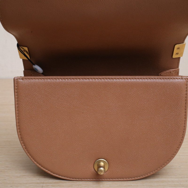 CHANEL 棕色荔枝牛皮晶片開金扣Leboy馬鞍包18肩背包-2