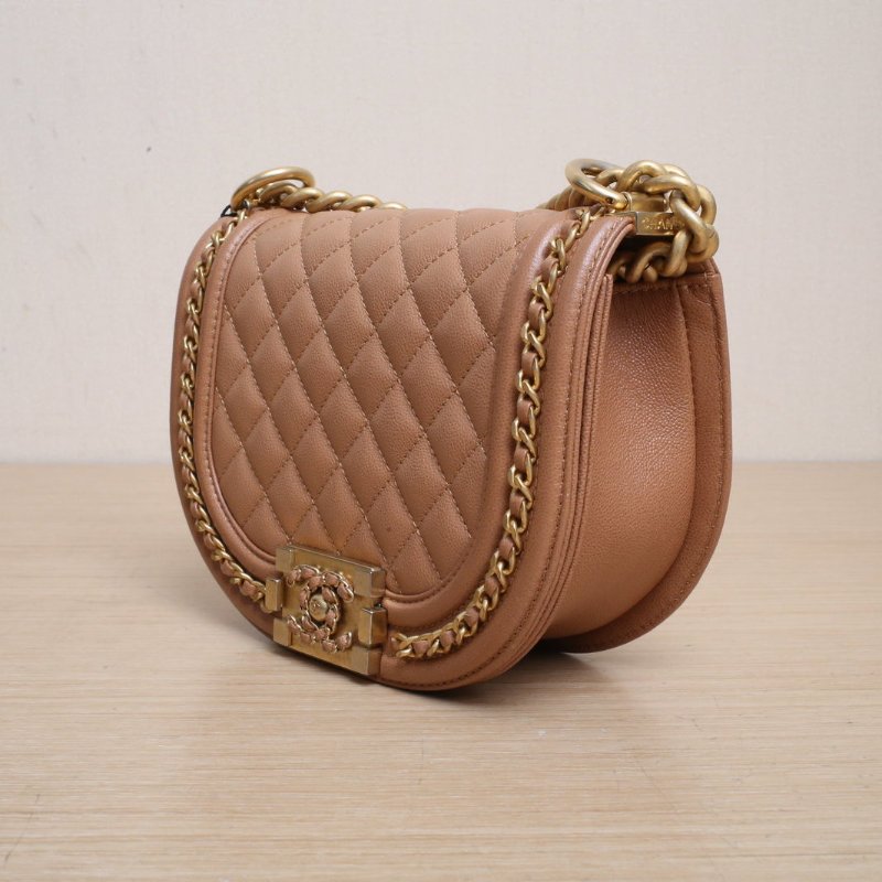 CHANEL 棕色荔枝牛皮晶片開金扣Leboy馬鞍包18肩背包-4