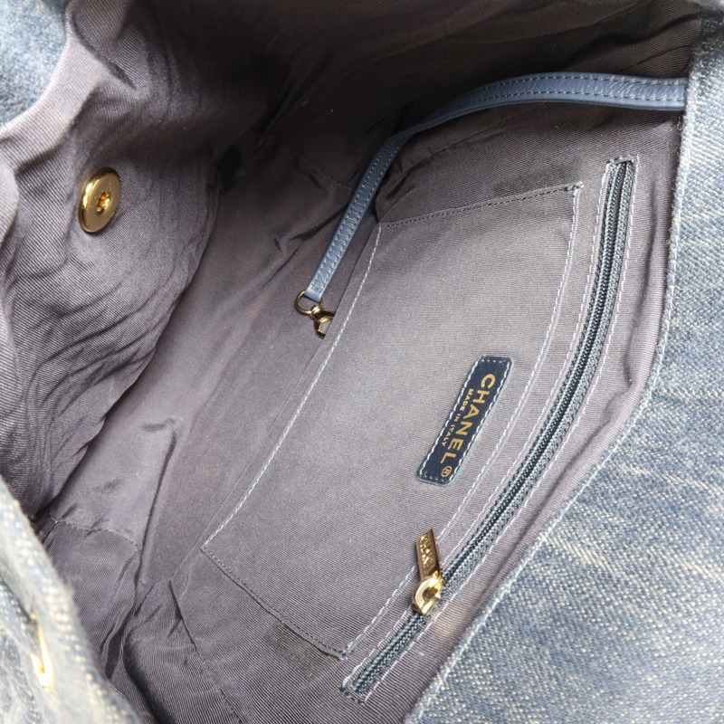 CHANEL 牛仔布Backpack金扣背包-9