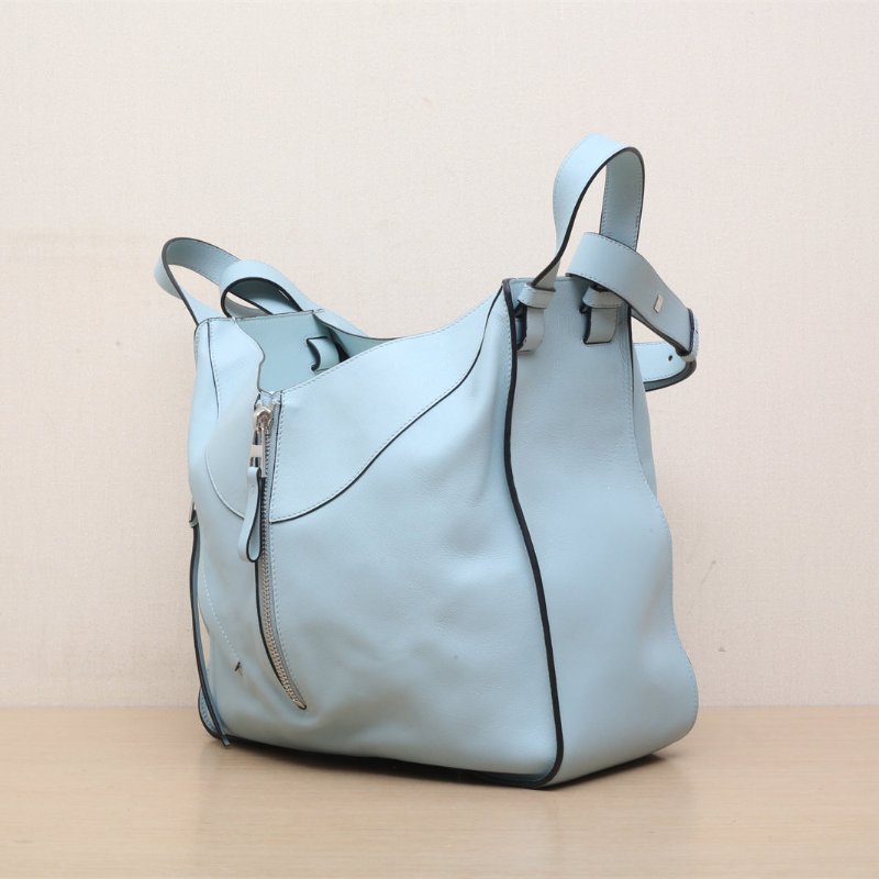 LOEWE Hammock吊床包大號藍色牛皮銀扣肩背包-4