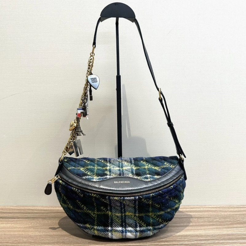 BALENCIAGA 毛呢格紋徽章胸包 27*17*5 98新配件塵袋-0