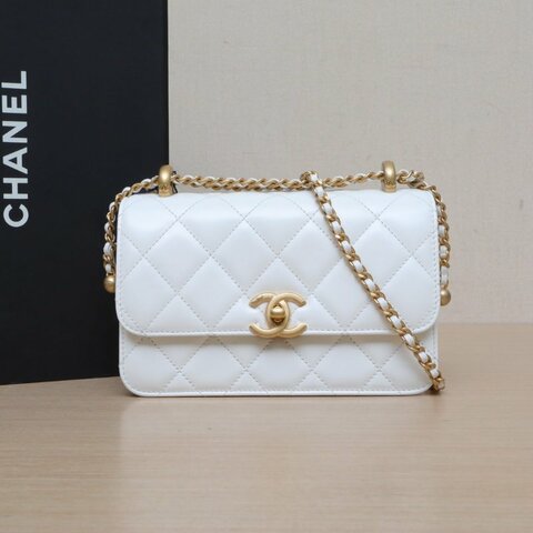 CHANEL 21ACF口蓋包19白色牛皮晶片開金扣雙金珠皮穿鏈肩背包