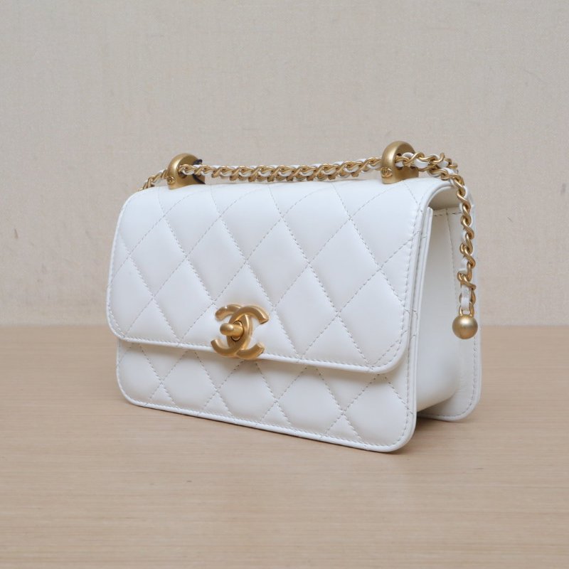 CHANEL 21ACF口蓋包19白色牛皮晶片開金扣雙金珠皮穿鏈肩背包-3