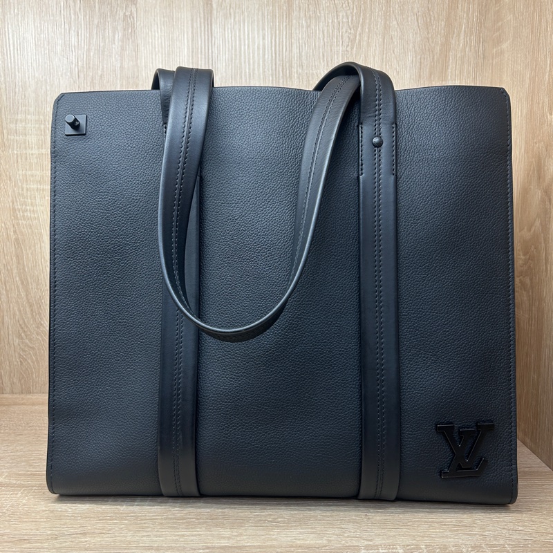 LV 黑牛皮Takeoff托特包M57308-0