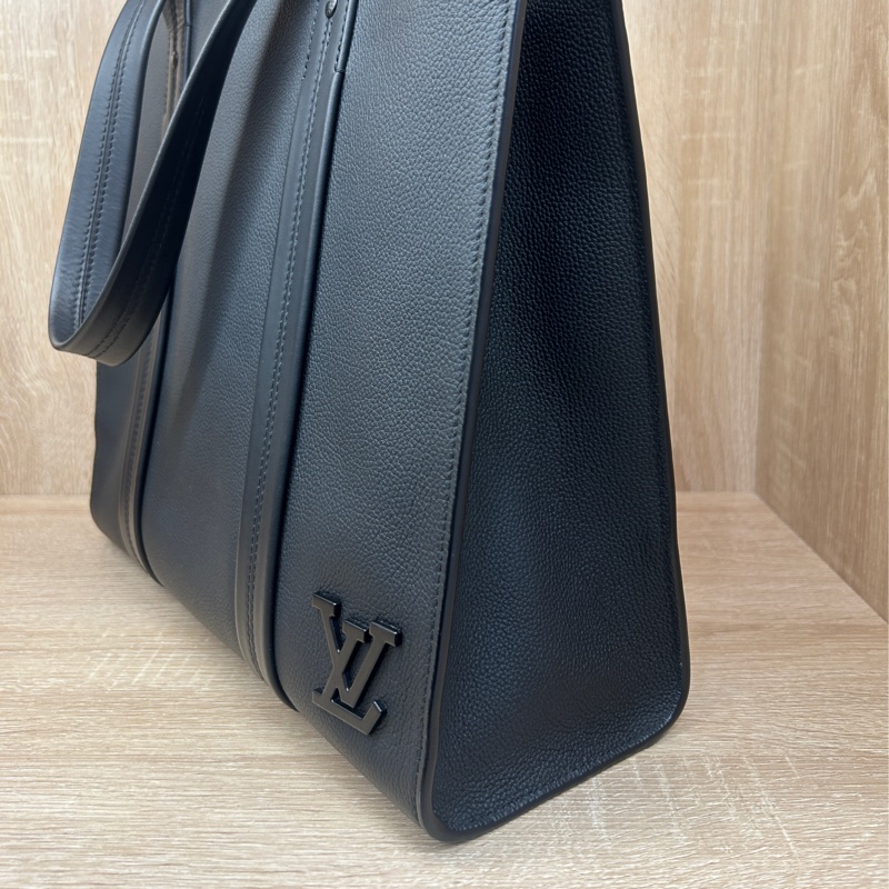 LV 黑牛皮Takeoff托特包M57308-1