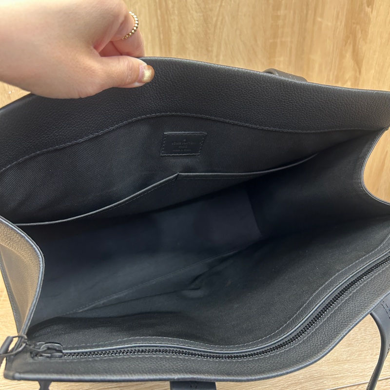 LV 黑牛皮Takeoff托特包M57308-4