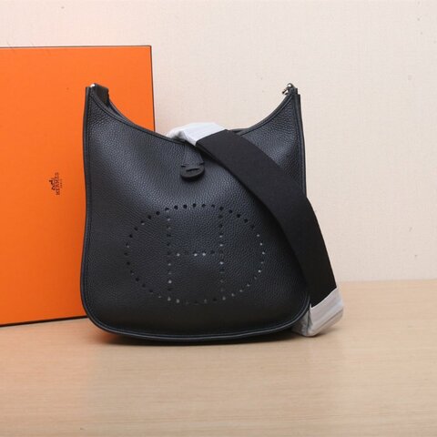 HERMES Evelyne小號2989黑色TC皮W刻銀扣肩背包