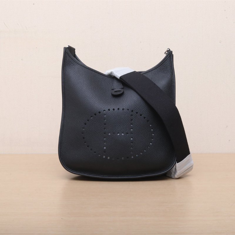 HERMES Evelyne小號2989黑色TC皮W刻銀扣肩背包-1