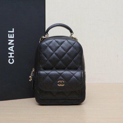 CHANEL 24C手提前口袋雙肩包13黑色荔枝牛皮鐳射標金扣肩背包