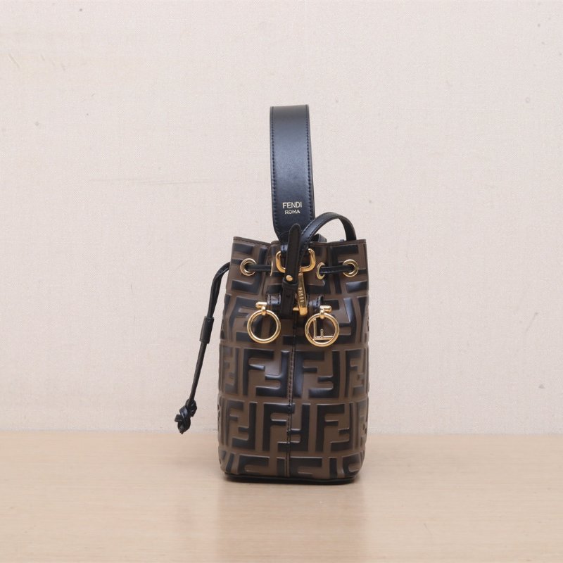 FENDI MONTRESOR迷你水桶包牛皮金扣老花肩背包-4