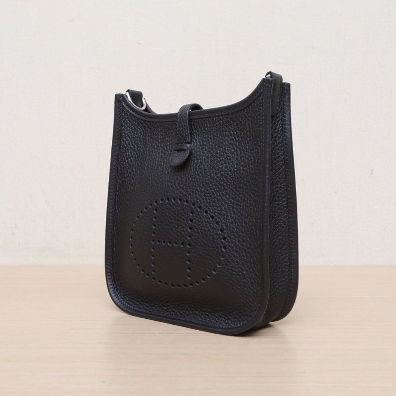 HERMES EvelyneMINI1689黑色TC皮B刻銀扣肩背包-2