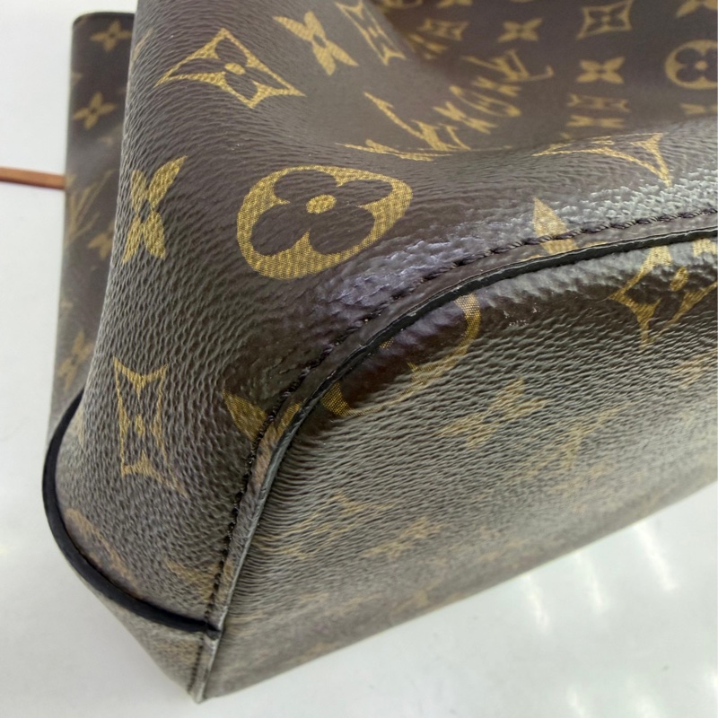Louis Vuitton NéoNoé MM Monogram 帆布水桶包。-1