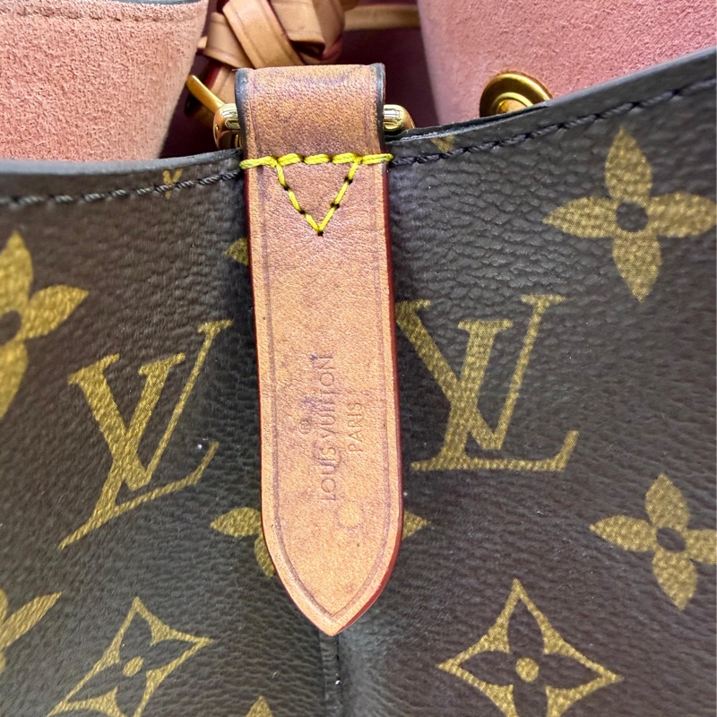 Louis Vuitton NéoNoé MM Monogram 帆布水桶包。-2