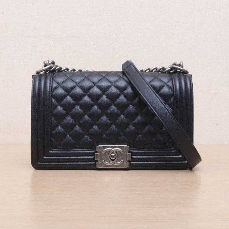 CHANEL Leboy中號25黑色荔枝牛皮晶片開銀扣菱格紋肩背包-1