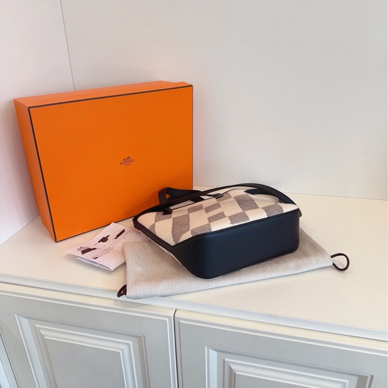 【閒置未使用🆕🎁】Hermes Cabas H En Biais27 熊貓🐼黑白色 小號 手提斜挎包-3