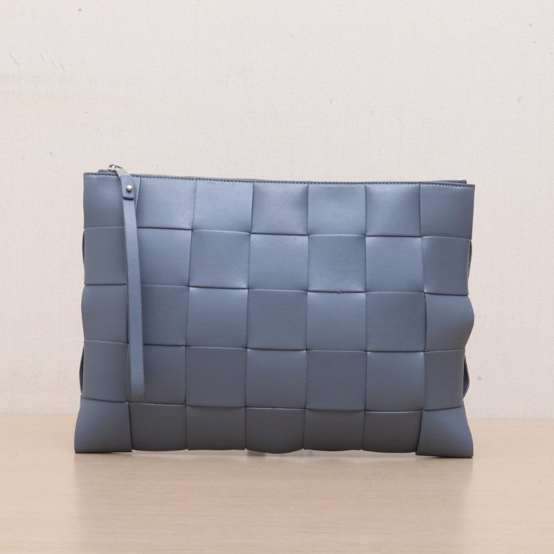 BOTTEGA VENETA 灰色羊皮新款編織手拿包肩背包-1