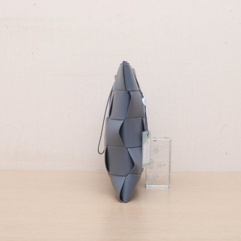 BOTTEGA VENETA 灰色羊皮新款編織手拿包肩背包-3