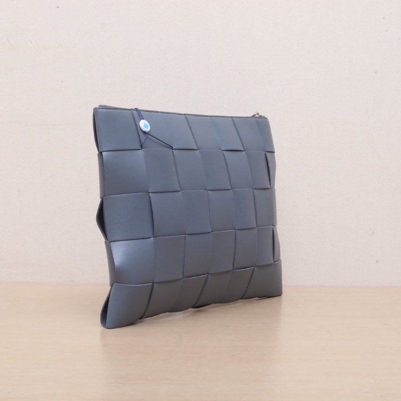 BOTTEGA VENETA 灰色羊皮新款編織手拿包肩背包-4