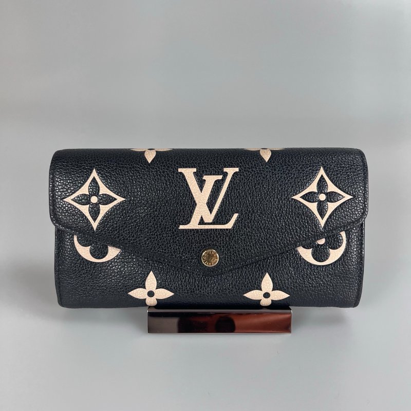 LV M80496/晶片款 Sarah黑壓紋信封掀蓋長夾-0