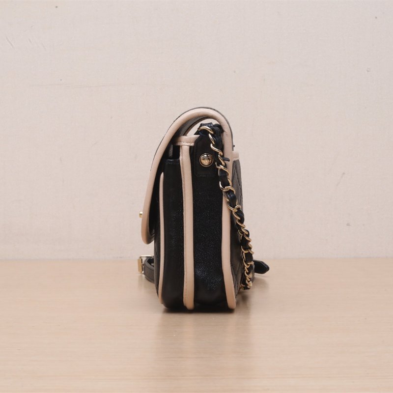 CHANEL 拼色荔枝牛皮31開金扣21春夏豎版手機包肩背包-3