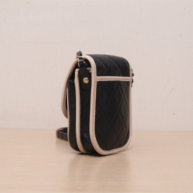 CHANEL 拼色荔枝牛皮31開金扣21春夏豎版手機包肩背包-4