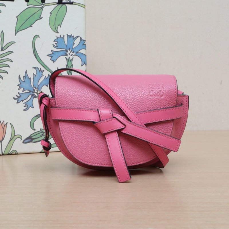 LOEWE Gate馬鞍斜跨包MINI玫紅牛皮肩背包-0