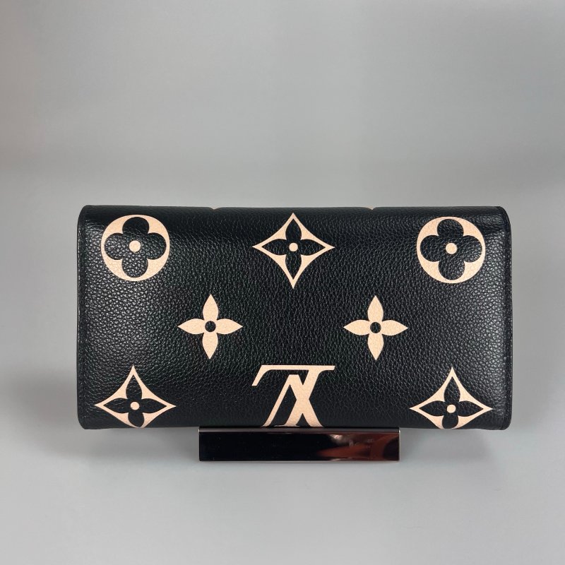 LV M80496/晶片款 Sarah黑壓紋信封掀蓋長夾-1