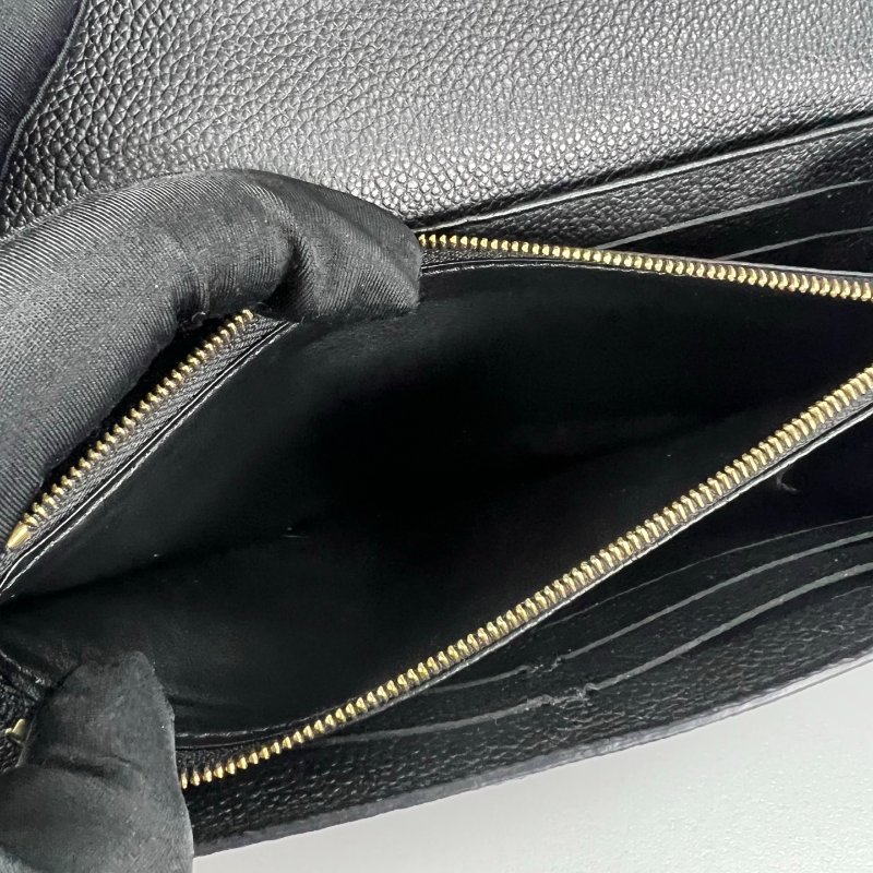 LV M80496/晶片款 Sarah黑壓紋信封掀蓋長夾-5