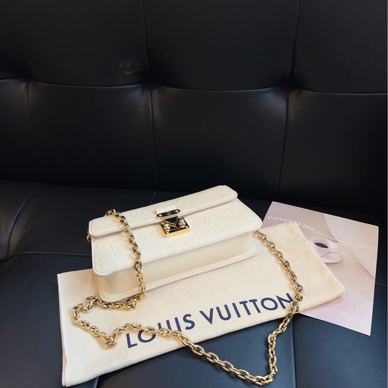 【99新🆕部分膜】LV Wallet On Chain Metis 奶白色 全皮壓花郵差鏈條包斜挎包 單肩包-4