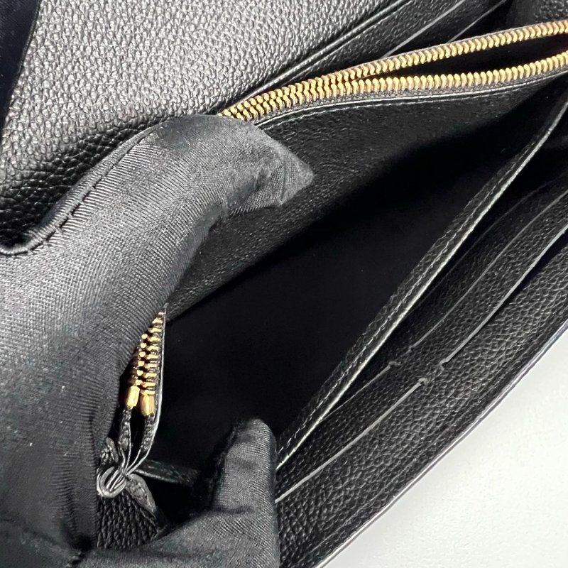 LV M80496/晶片款 Sarah黑壓紋信封掀蓋長夾-5