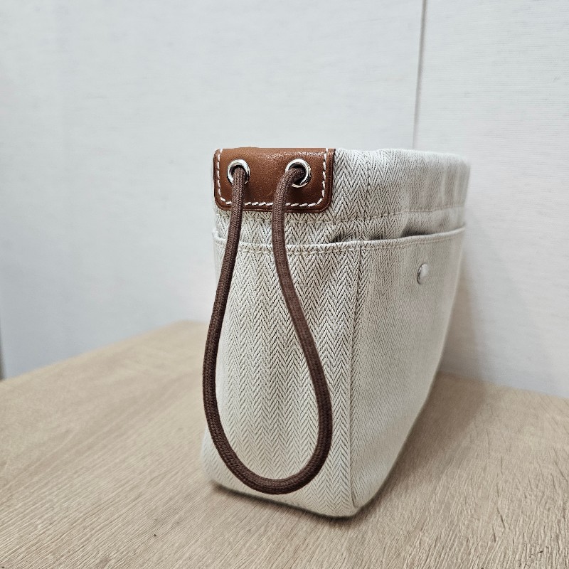 [好物出清❣️] Hermes 米白帆布Fourbi20收納化妝包-1