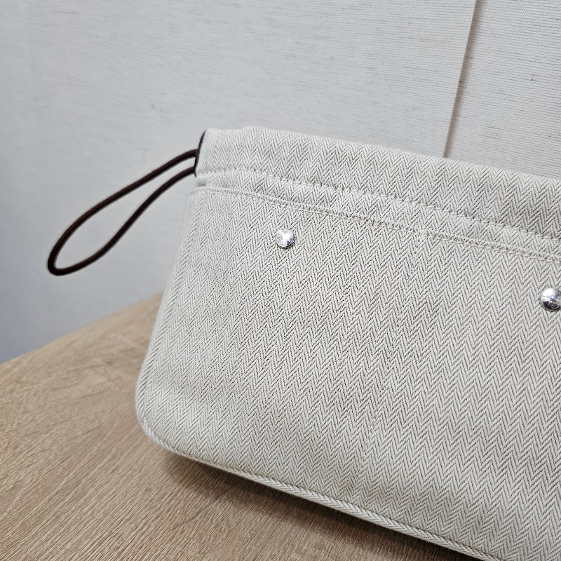 [好物出清❣️] Hermes 米白帆布Fourbi20收納化妝包-6