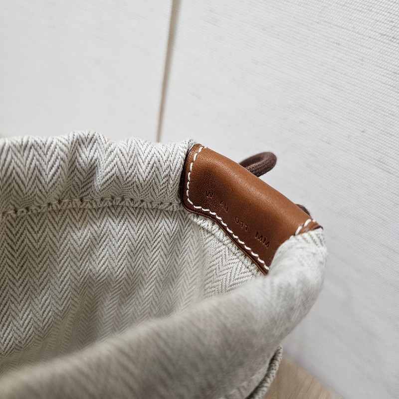 [好物出清❣️] Hermes 米白帆布Fourbi20收納化妝包-7