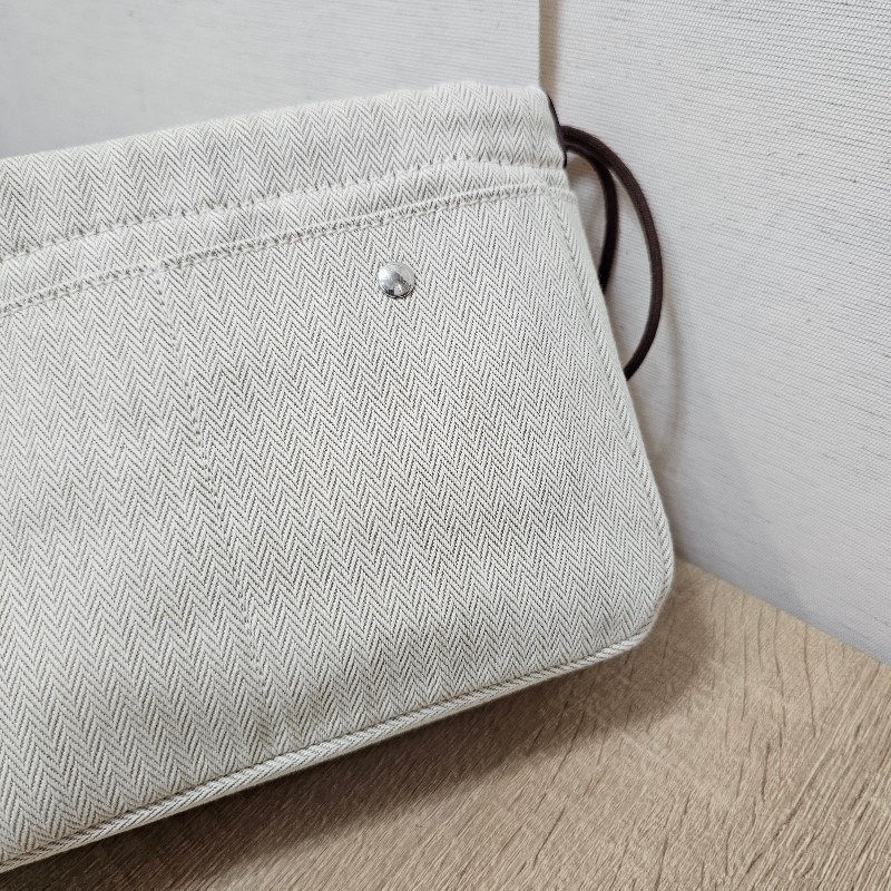 [好物出清❣️] Hermes 米白帆布Fourbi20收納化妝包-8