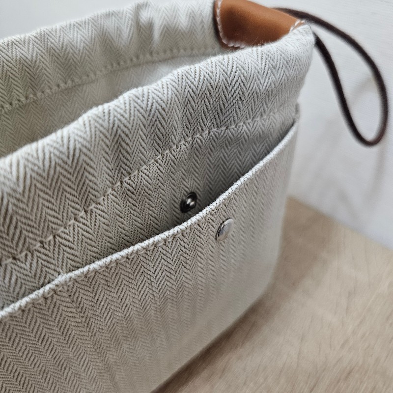 [好物出清❣️] Hermes 米白帆布Fourbi20收納化妝包-17