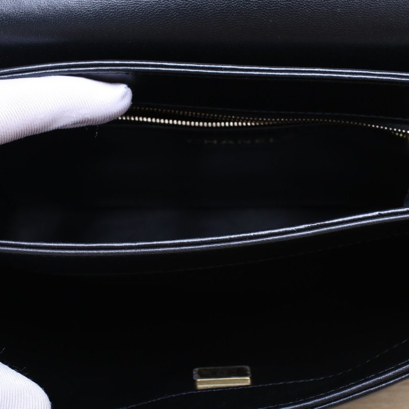 CHANEL TrendyCC手提風琴包小號25黑色羊皮晶片開金扣肩背包-4