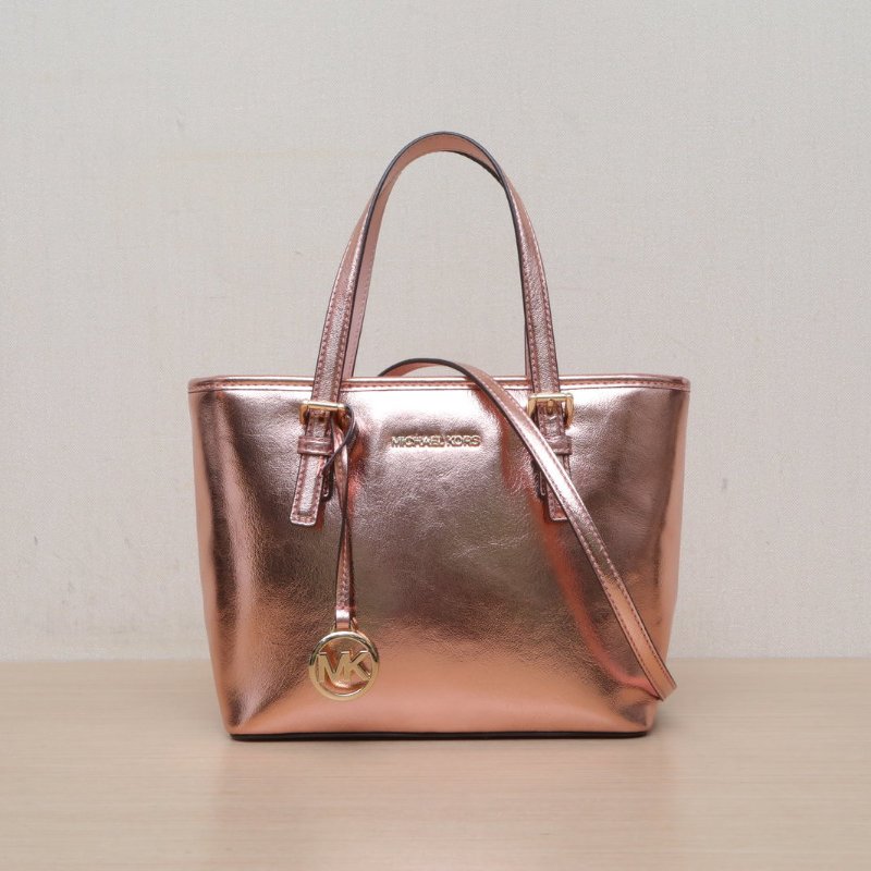 MICHAEL KORS 玫瑰金漆皮菜籃子托特手提包肩背包-1