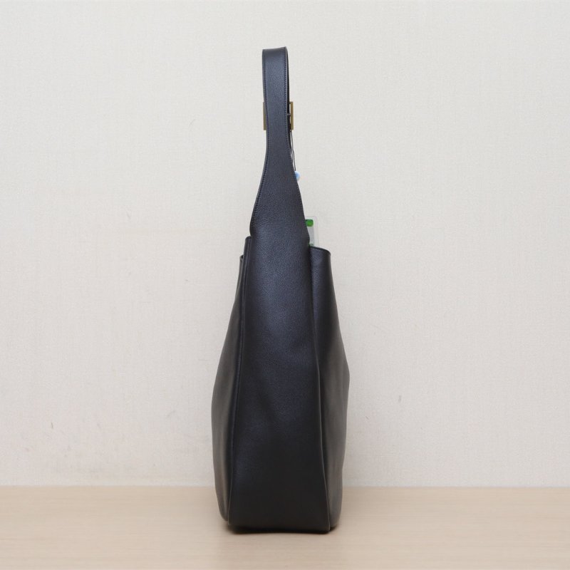 SAINT LAURENT LE5À7HOBO大號黑色牛皮金扣肩背包-4