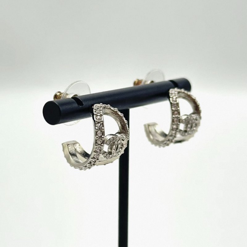 CHANEL 經典雙C滿鑽半圓鏤空耳環 98新-1