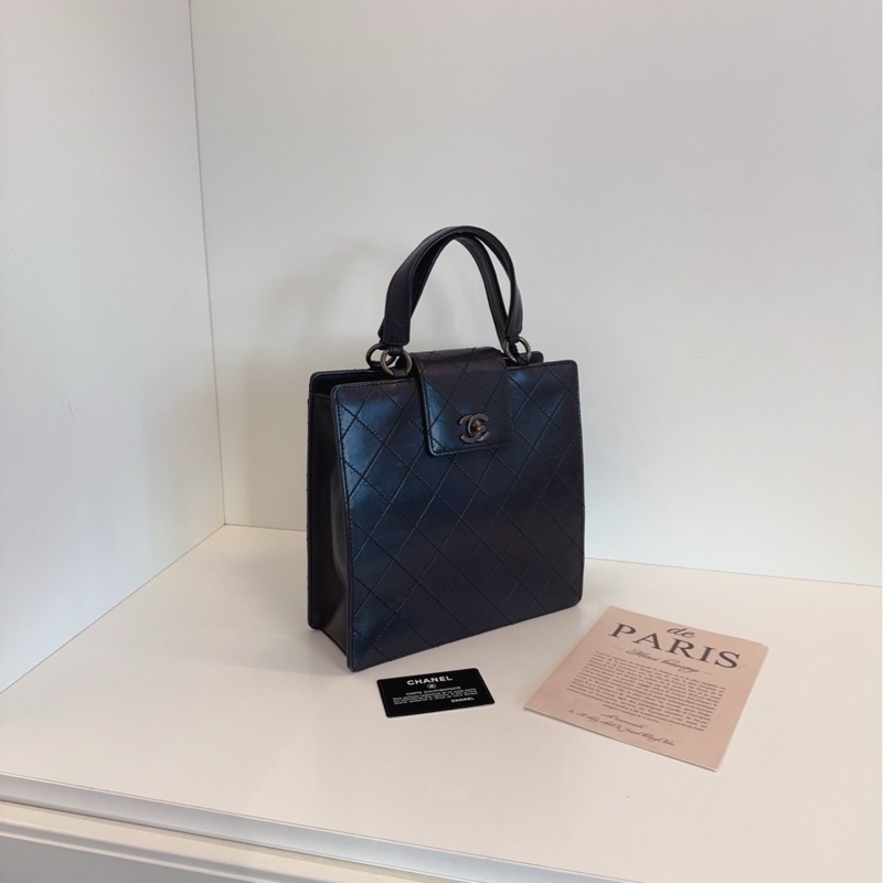 ❤️Chanel 中古黑色外縫線 竪版菱格手提包 小琴譜設計 兩側圓環可加肩帶斜挎 包型立挺 日常收納足夠-1