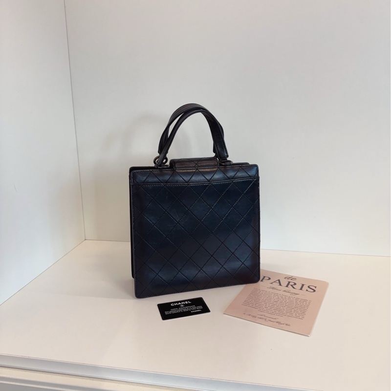 ❤️Chanel 中古黑色外縫線 竪版菱格手提包 小琴譜設計 兩側圓環可加肩帶斜挎 包型立挺 日常收納足夠-3