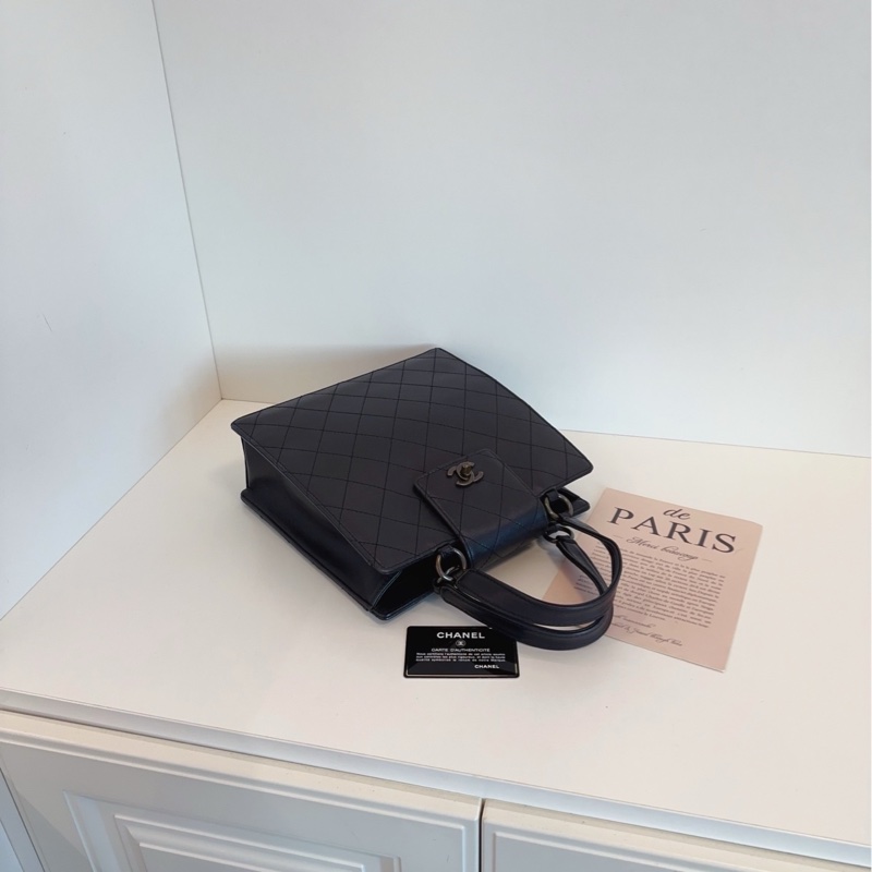 ❤️Chanel 中古黑色外縫線 竪版菱格手提包 小琴譜設計 兩側圓環可加肩帶斜挎 包型立挺 日常收納足夠-6